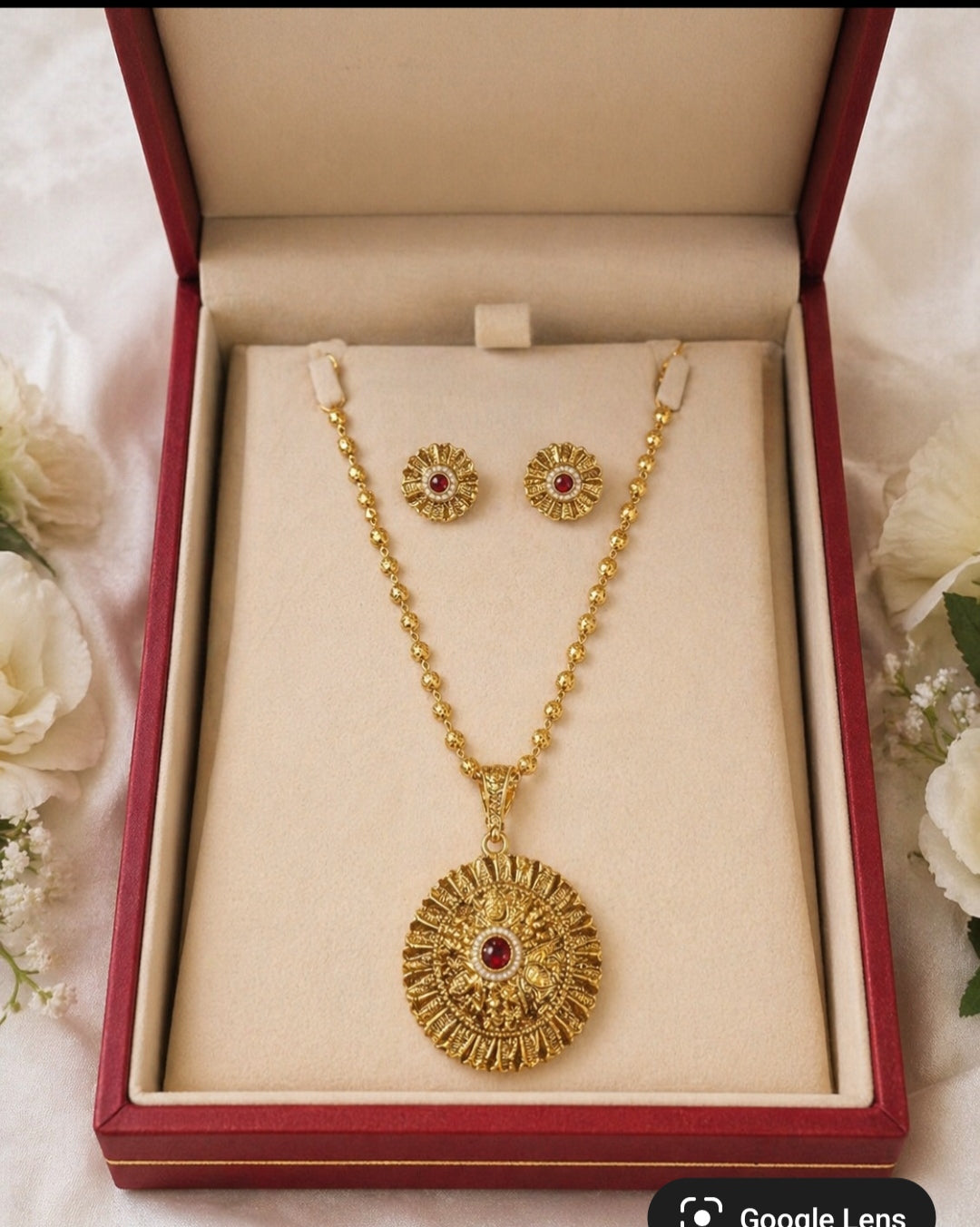 Royal Sunrise Golden Pendant Set